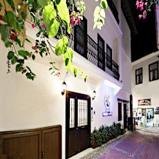Rodina Suites Hotel 